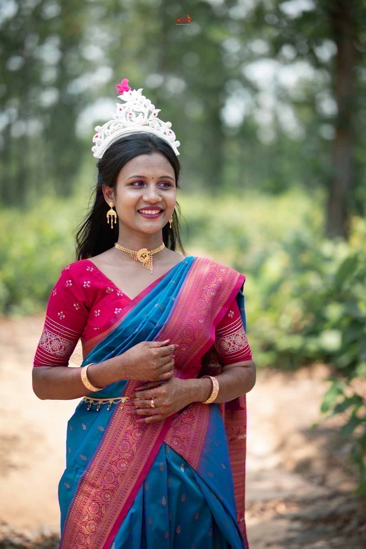 Bridal garden session with authentic Bengali styling