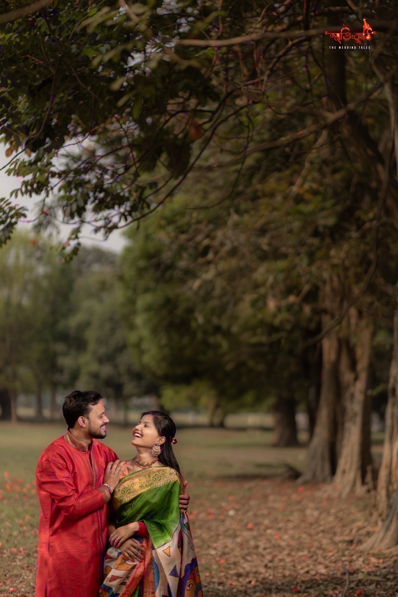 Traditional Bengali attire and riverbank romance