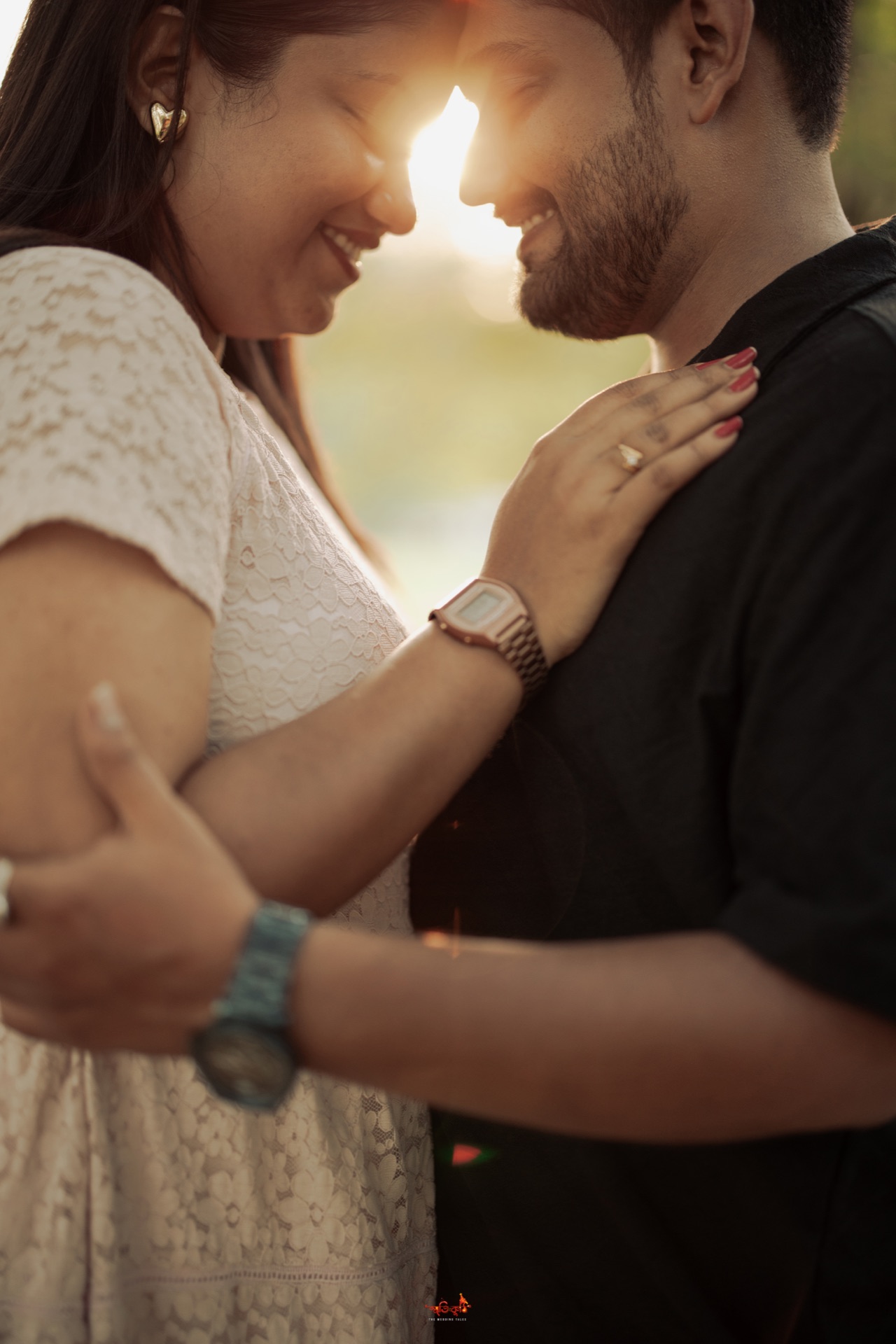 Candid golden afternoon romance